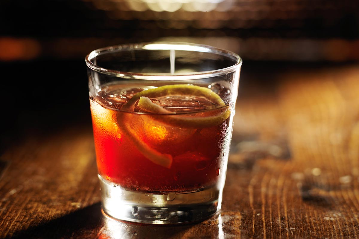 Sazerac: Biểu tượng cổ điển cho người yêu vị rượu mạnh