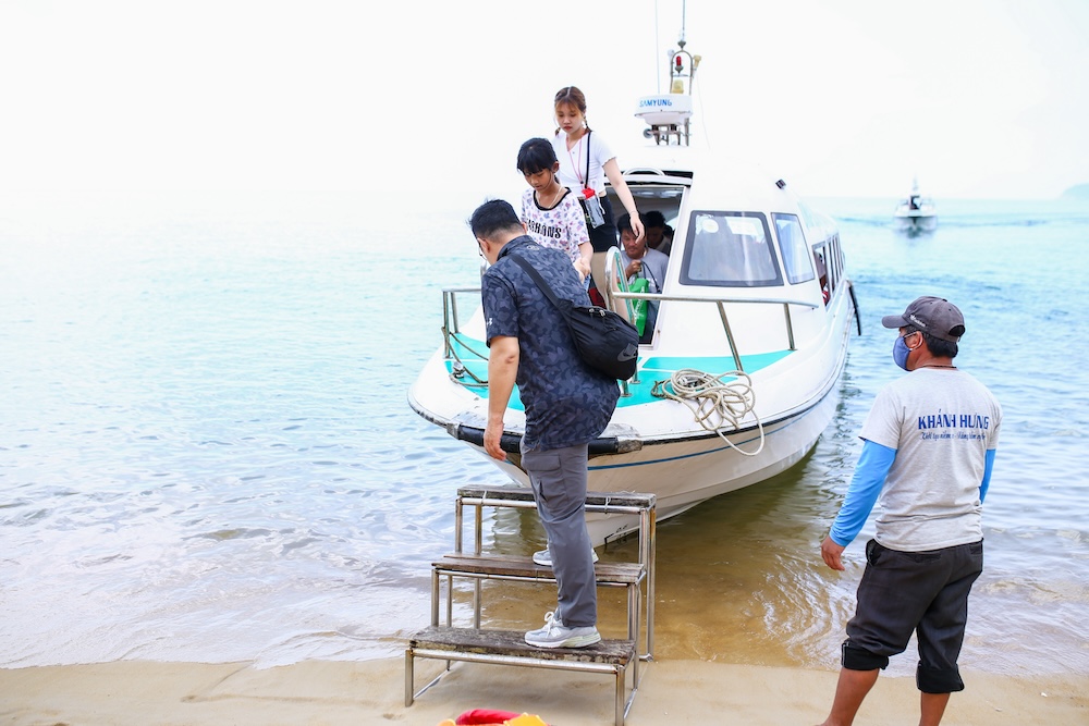 Cano của Đại Việt Tourist là loại lớn 36 chỗ di chuyển vô cùng an toàn